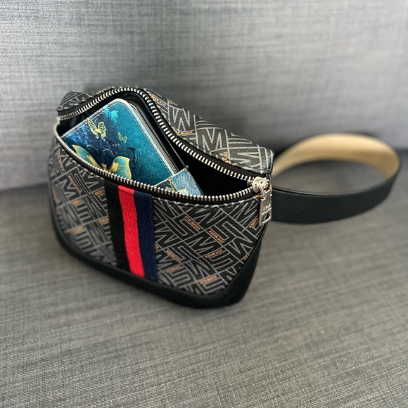 NWT STEVE MADDEN FANNY PACK LOGO BAG ON THE BELT - Picture 5 of 9